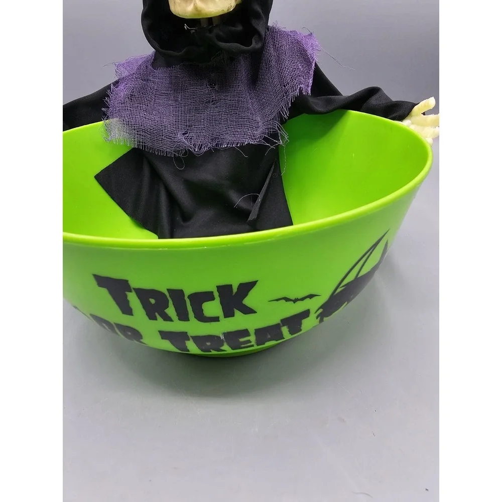 Animated Motion Activated Talking Eye Light Skeleton Trick or‎ Treat Candy Bowl